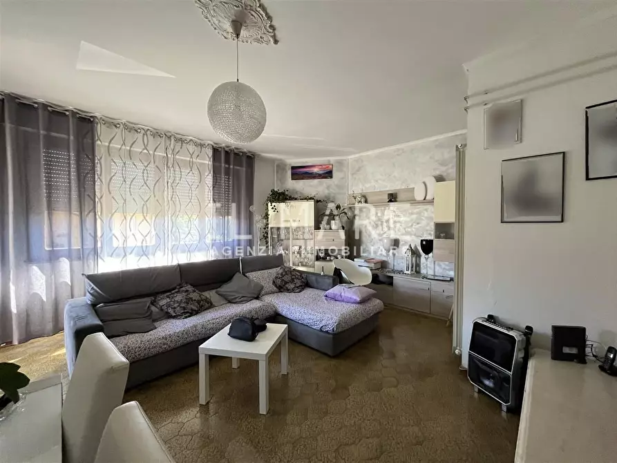 Immagine 1 di Appartamento in vendita  a Massa