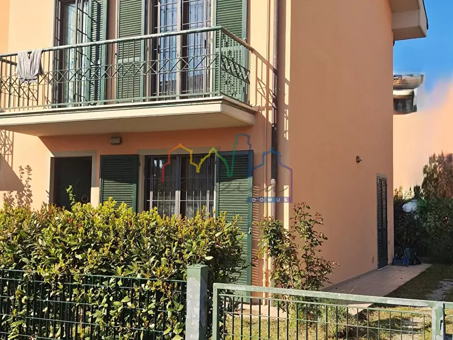 Immagine 1 di Casa bifamiliare in vendita  a Vecchiano