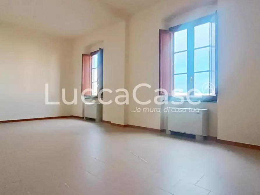 Immagine 2 di Ufficio in affitto  a Lucca