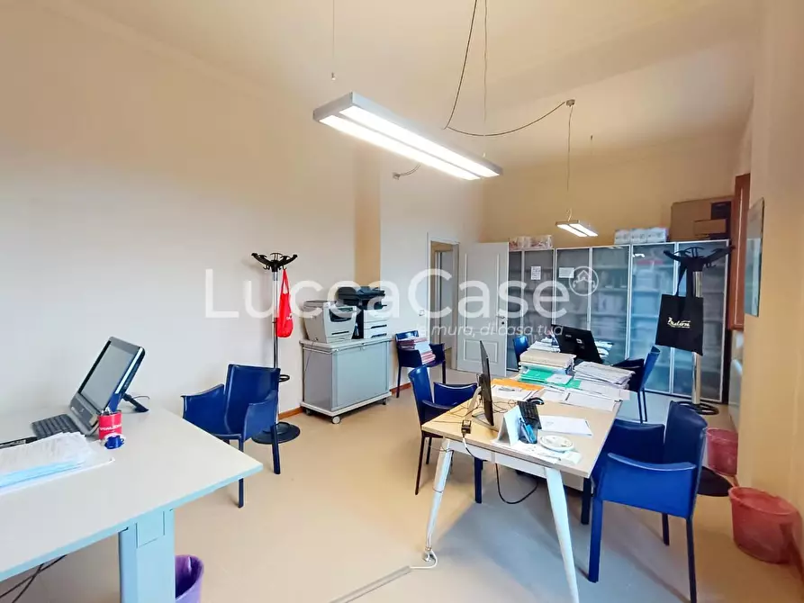 Immagine 8 di Ufficio in affitto  a Lucca