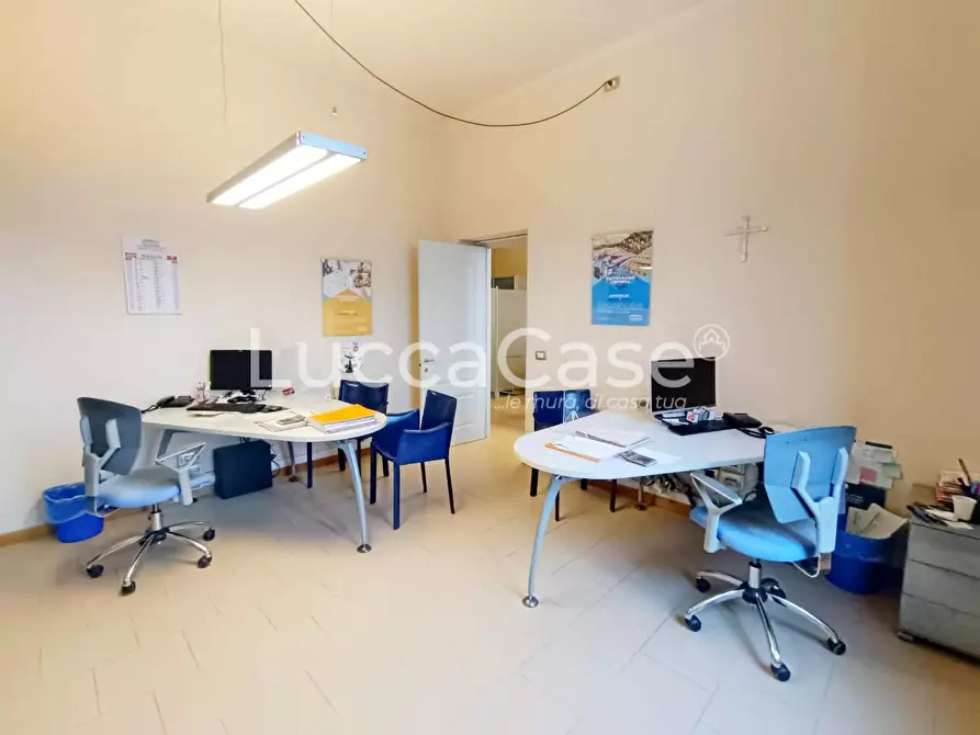 Immagine 5 di Ufficio in affitto  a Lucca
