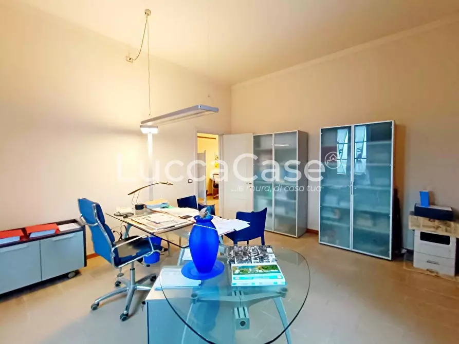 Immagine 7 di Ufficio in affitto  a Lucca