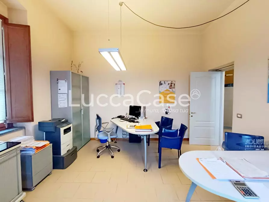 Immagine 6 di Ufficio in affitto  a Lucca