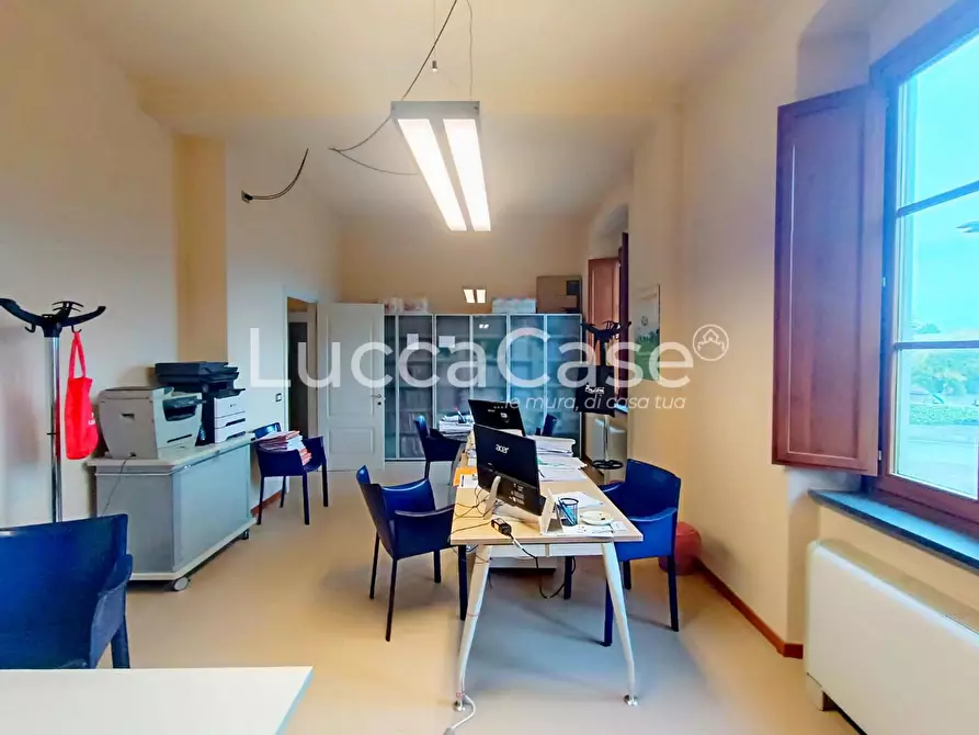 Immagine 3 di Ufficio in affitto  a Lucca