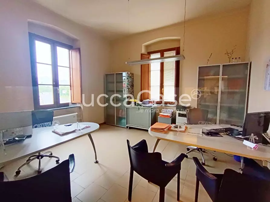 Immagine 9 di Ufficio in affitto  a Lucca