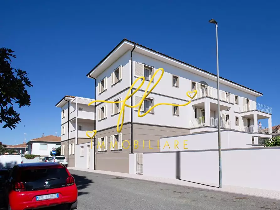 Immagine 4 di Appartamento in vendita  a Cecina