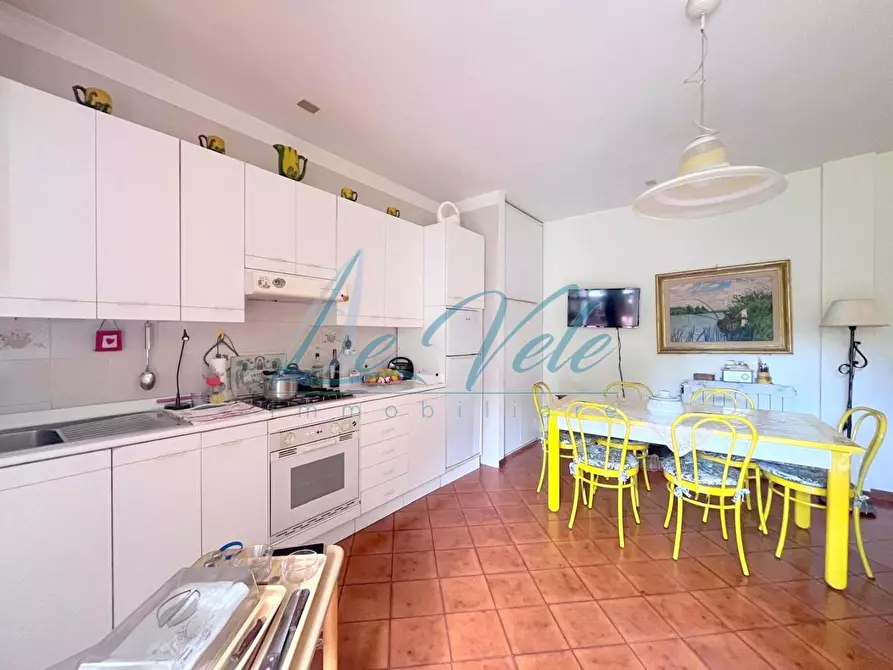 Immagine 11 di Appartamento in vendita  a Massa