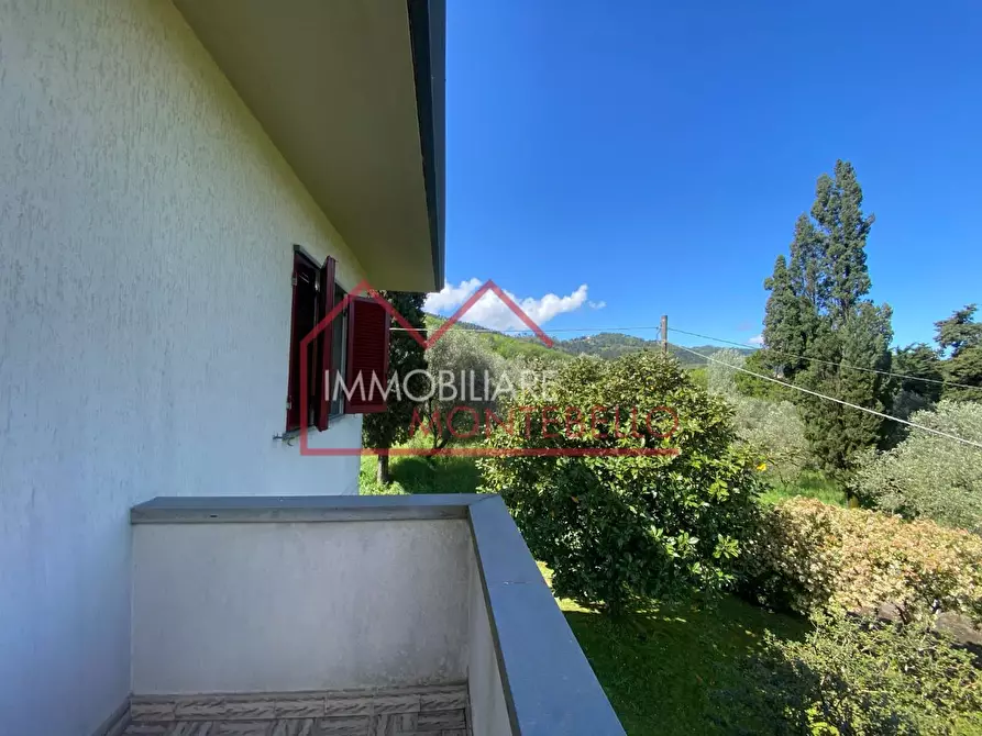 Immagine 13 di Villa in vendita  a Camaiore