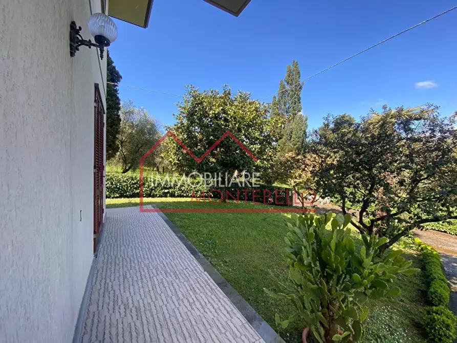 Immagine 17 di Villa in vendita  a Camaiore
