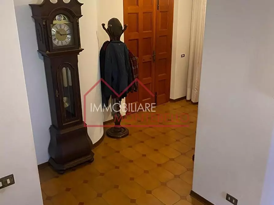 Immagine 31 di Villa in vendita  a Camaiore