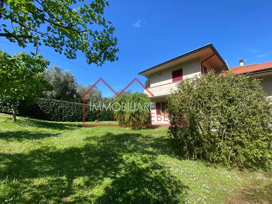 Immagine 41 di Villa in vendita  a Camaiore