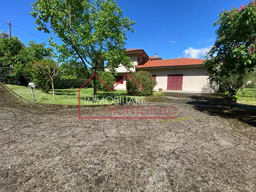 Immagine 8 di Villa in vendita  a Camaiore