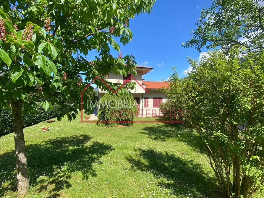 Immagine 43 di Villa in vendita  a Camaiore