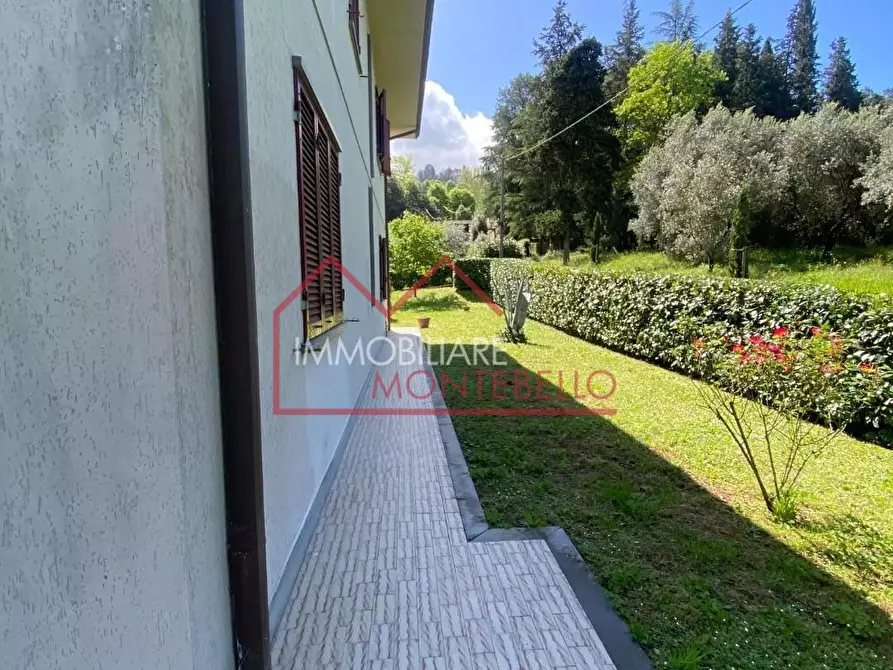 Immagine 12 di Villa in vendita  a Camaiore
