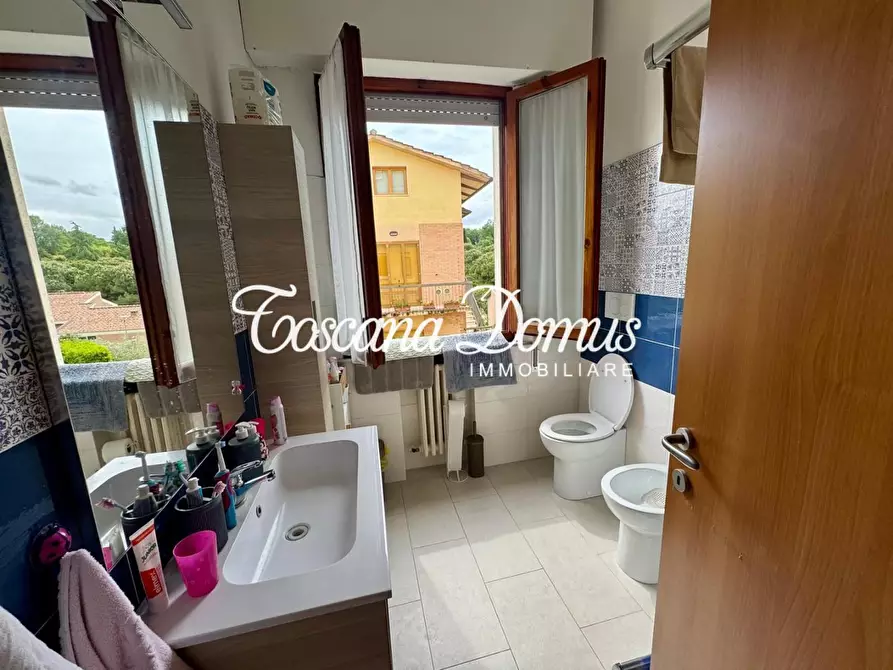 Immagine 12 di Appartamento in vendita  a Siena