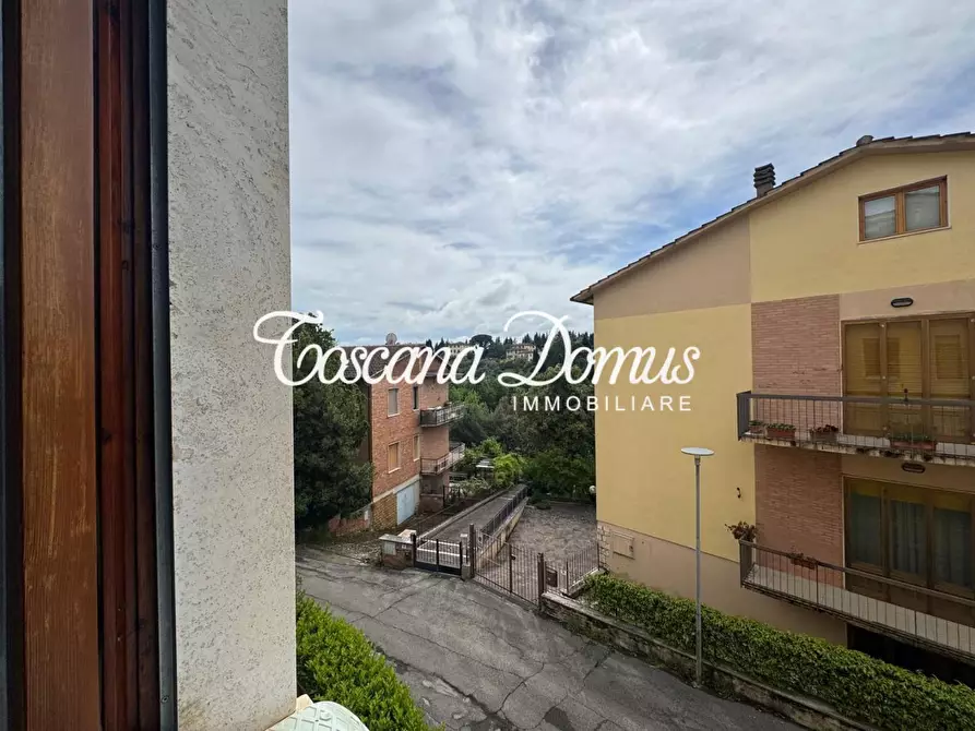 Immagine 10 di Appartamento in vendita  a Siena