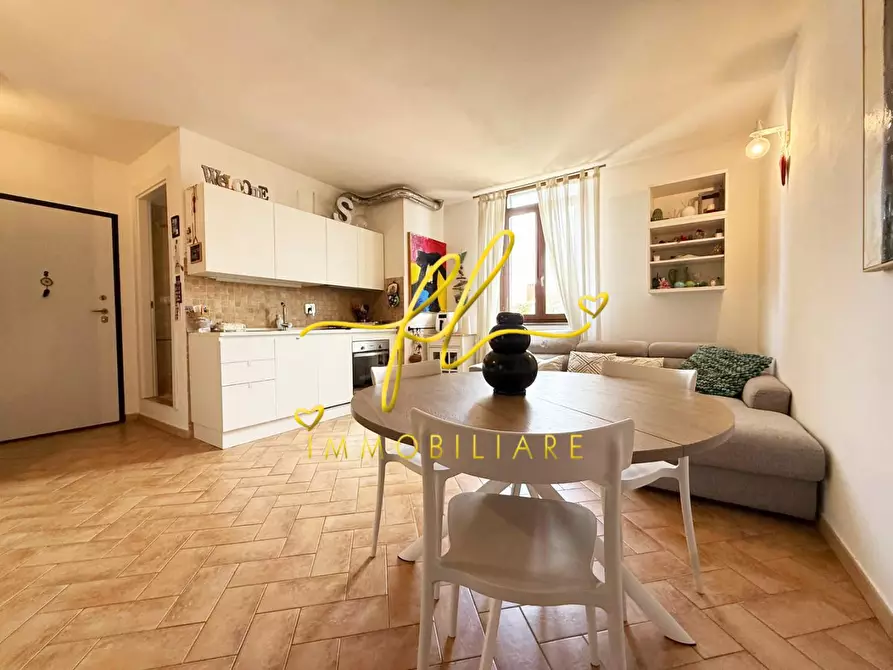 Immagine 2 di Appartamento in vendita  a Cecina