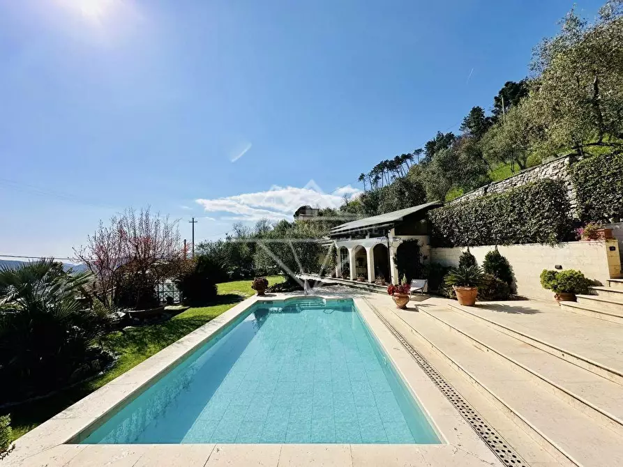 Immagine 3 di Villa in vendita  a Castelnuovo Magra