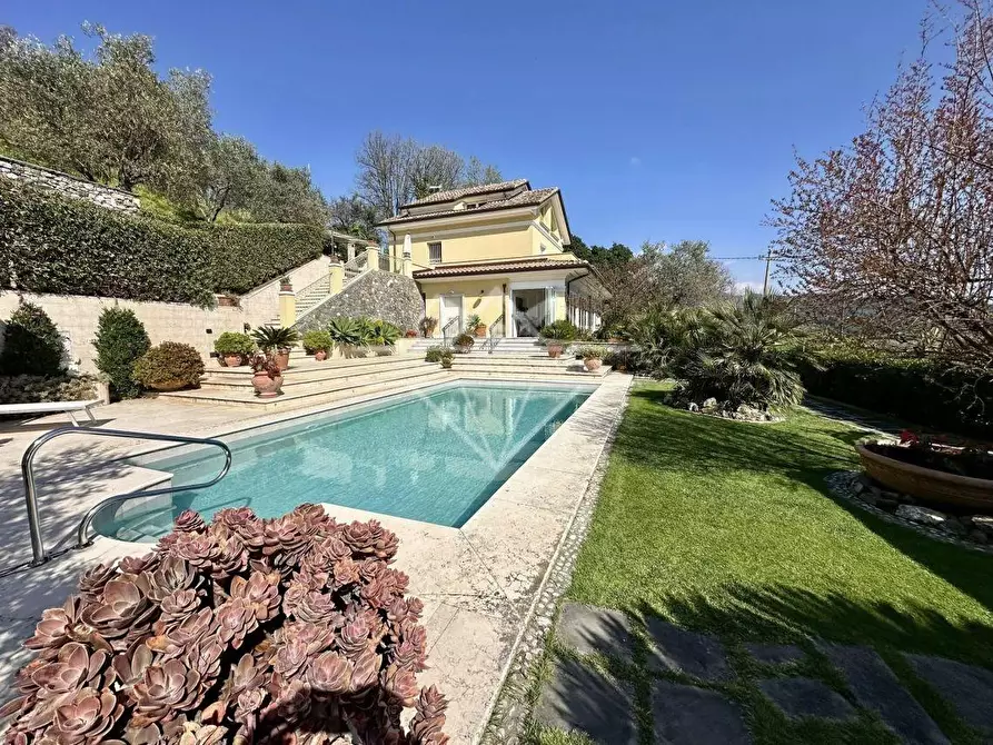 Immagine 2 di Villa in vendita  a Castelnuovo Magra