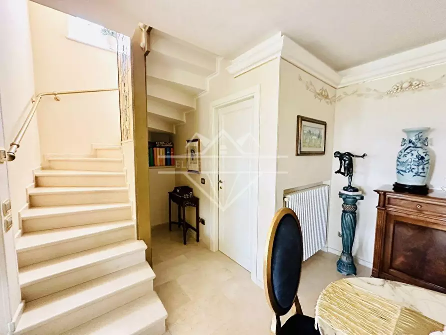 Immagine 16 di Villa in vendita  a Castelnuovo Magra