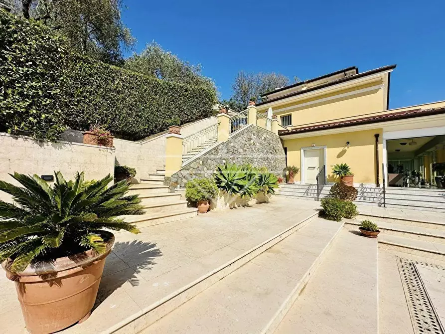 Immagine 6 di Villa in vendita  a Castelnuovo Magra