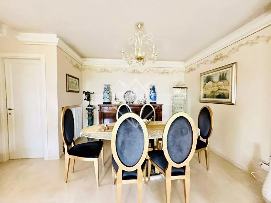 Immagine 10 di Villa in vendita  a Castelnuovo Magra