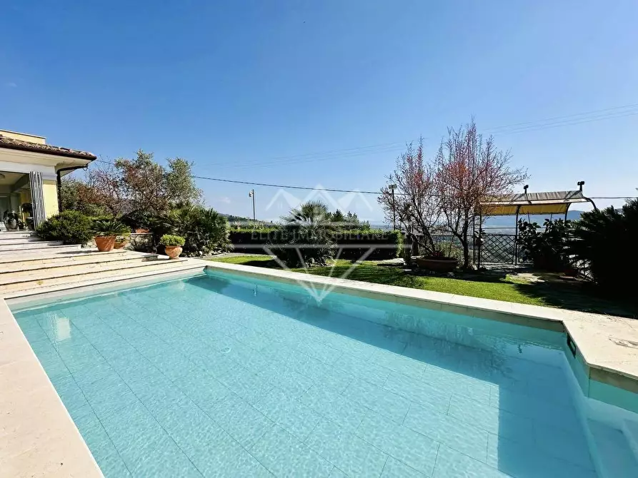 Immagine 8 di Villa in vendita  a Castelnuovo Magra