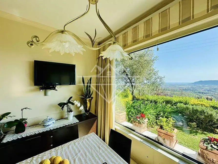 Immagine 26 di Villa in vendita  a Castelnuovo Magra