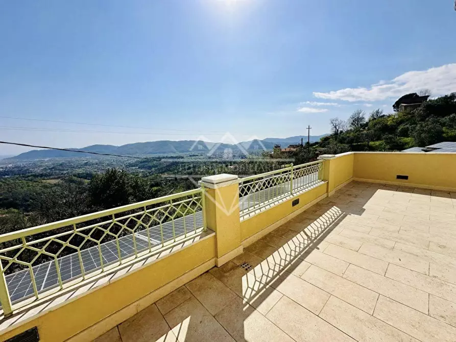 Immagine 31 di Villa in vendita  a Castelnuovo Magra