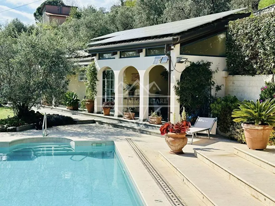 Immagine 4 di Villa in vendita  a Castelnuovo Magra