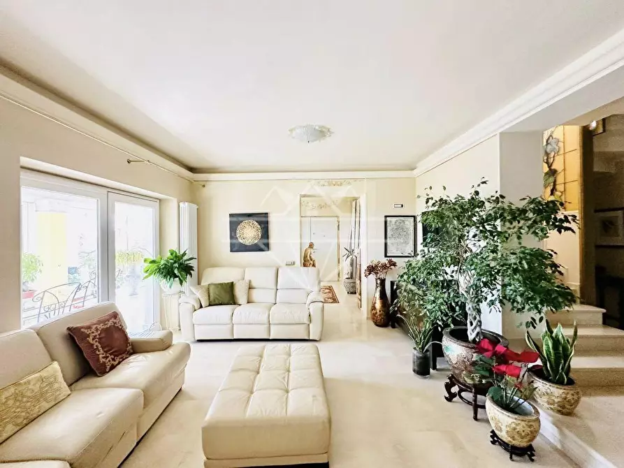 Immagine 18 di Villa in vendita  a Castelnuovo Magra