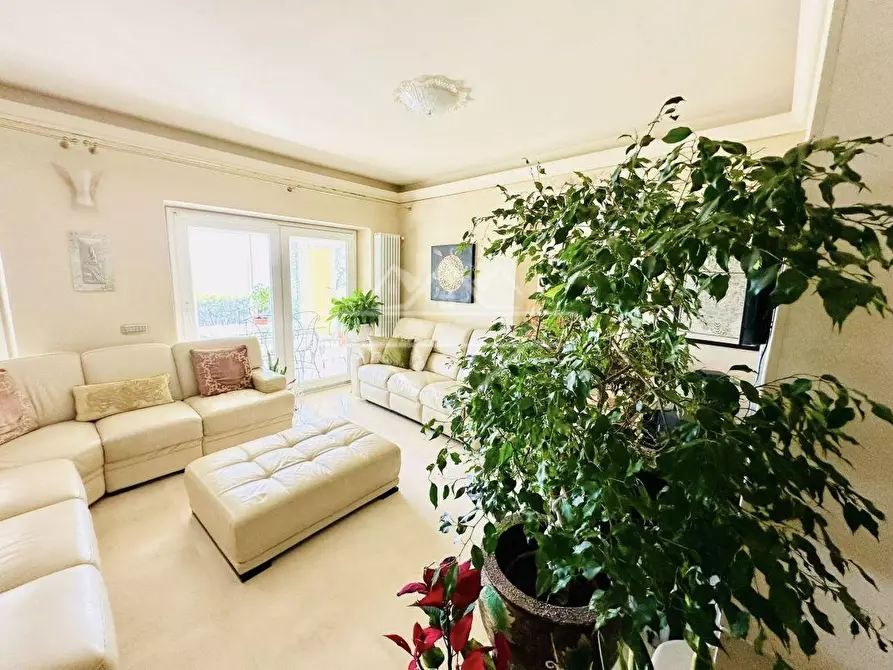 Immagine 13 di Villa in vendita  a Castelnuovo Magra