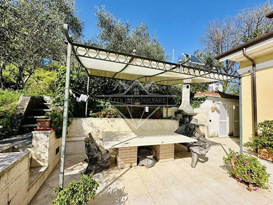 Immagine 46 di Villa in vendita  a Castelnuovo Magra