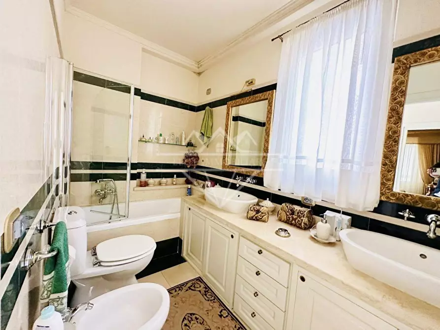 Immagine 29 di Villa in vendita  a Castelnuovo Magra