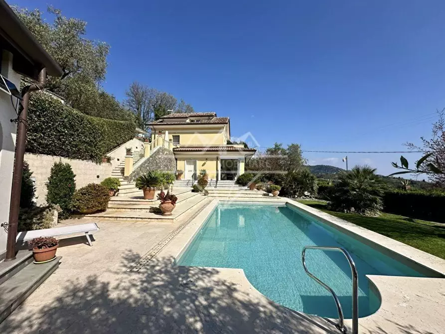 Immagine 7 di Villa in vendita  a Castelnuovo Magra