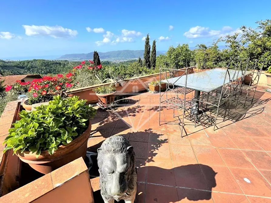 Immagine 34 di Villa in vendita  a Fosdinovo