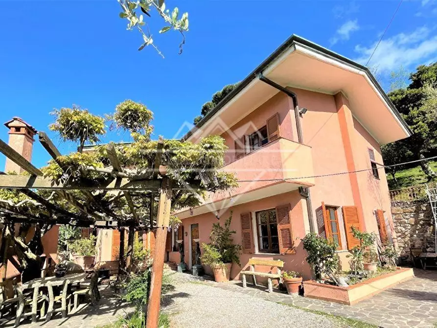 Immagine 4 di Villa in vendita  a Fosdinovo