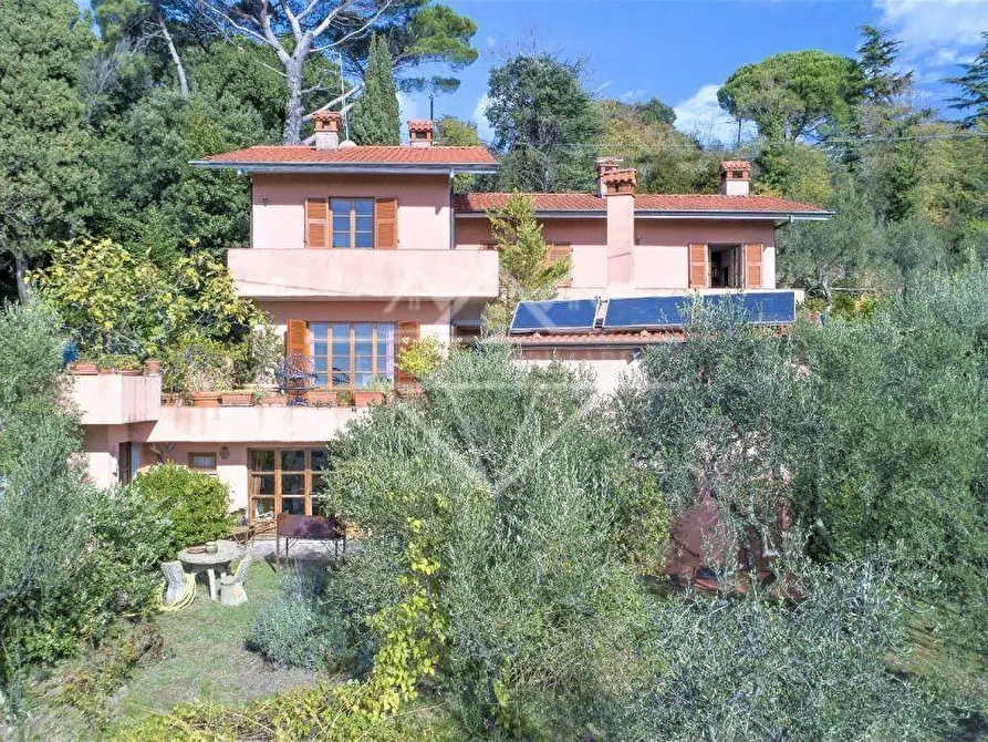 Immagine 8 di Villa in vendita  a Fosdinovo