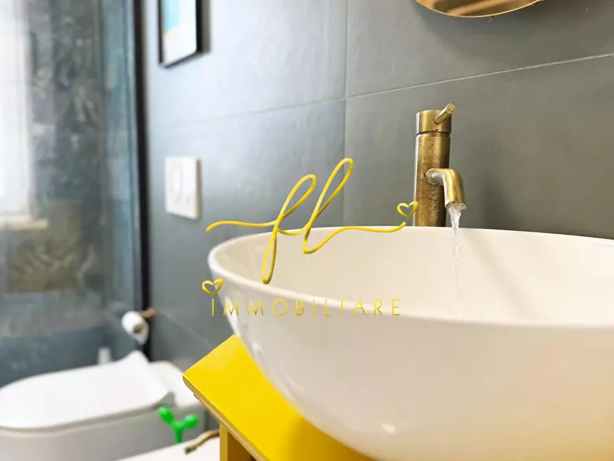 Immagine 18 di Appartamento in vendita  a Cecina