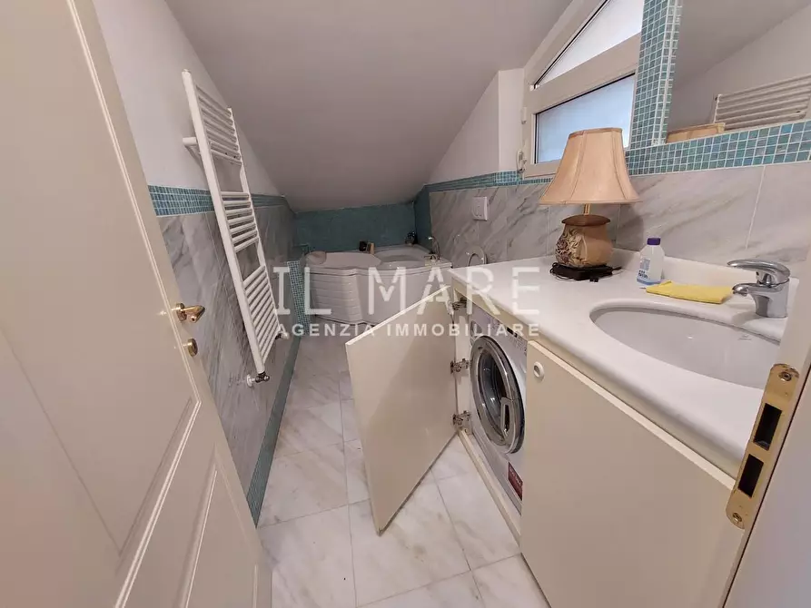 Immagine 18 di Appartamento in vendita  a Massa