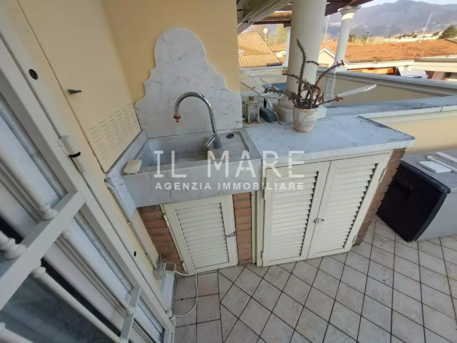 Immagine 3 di Appartamento in vendita  a Massa