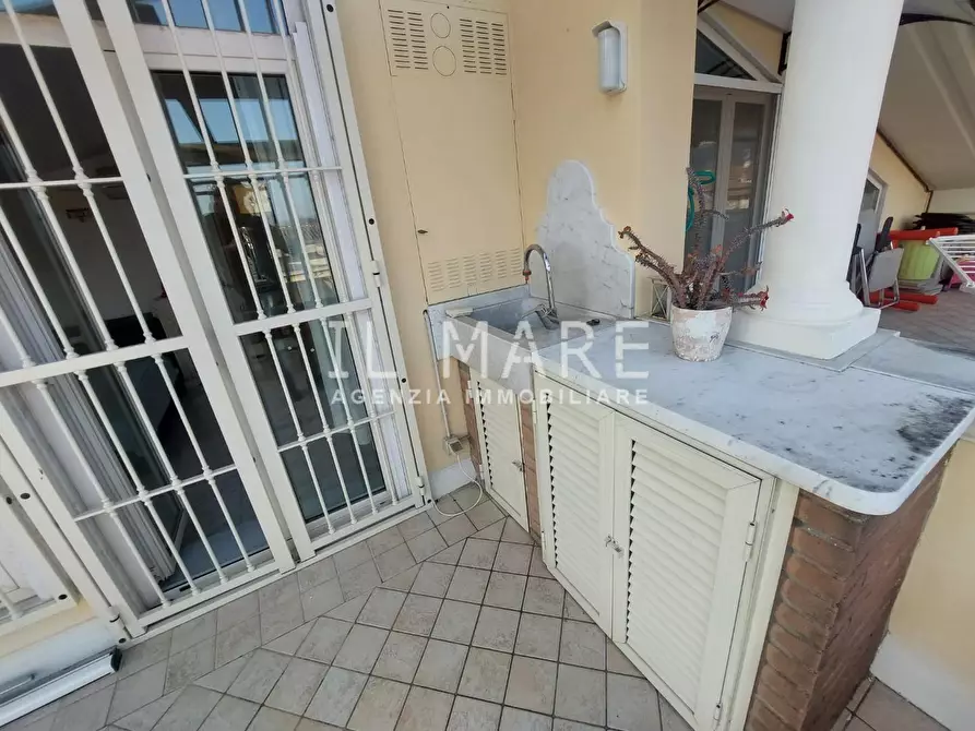 Immagine 2 di Appartamento in vendita  a Massa