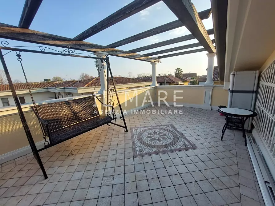 Immagine 1 di Appartamento in vendita  a Massa