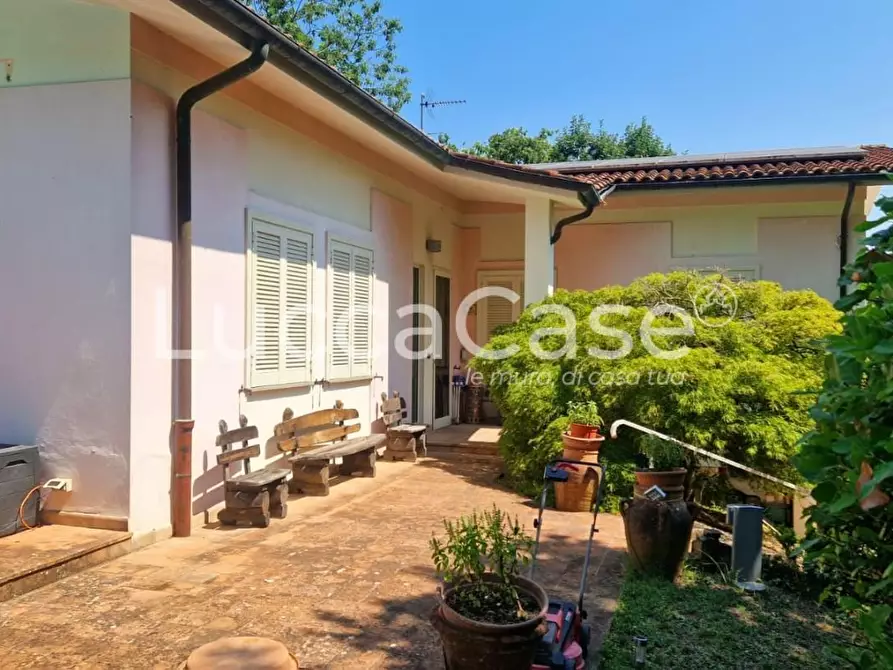 Immagine 35 di Villa in vendita  a Lucca