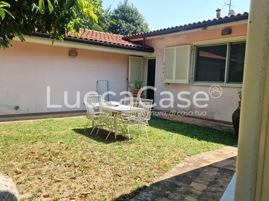 Immagine 34 di Villa in vendita  a Lucca
