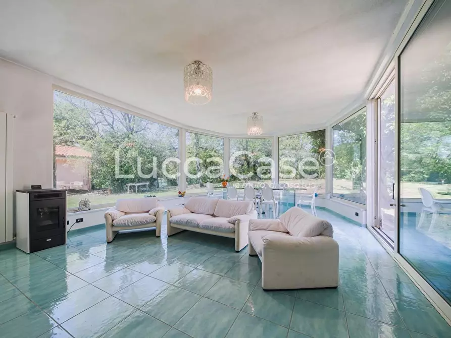 Immagine 25 di Villa in vendita  a Lucca