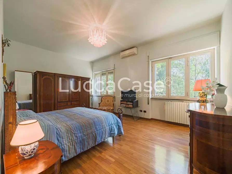 Immagine 13 di Villa in vendita  a Lucca