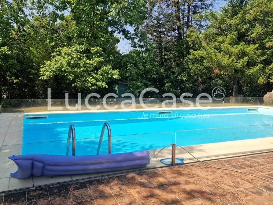 Immagine 37 di Villa in vendita  a Lucca