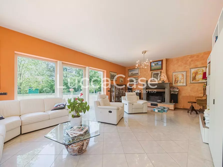 Immagine 7 di Villa in vendita  a Lucca