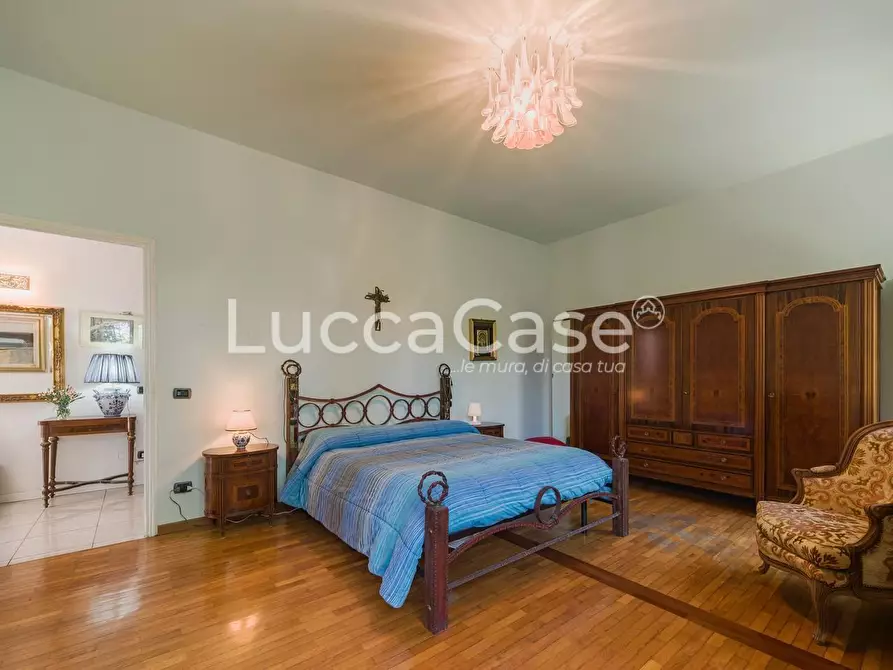 Immagine 15 di Villa in vendita  a Lucca